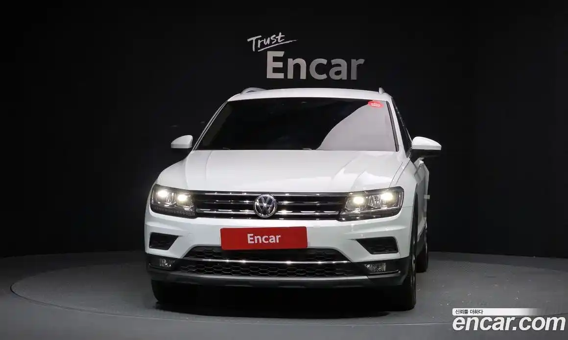 Volkswagen Tiguan 2018 2.0 Автомат в Москве № 215262, фото 5