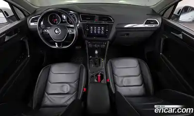 Volkswagen Tiguan 2018 2.0 Автомат в Москве № 215262, миниатюра 6