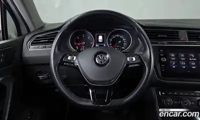 Volkswagen Tiguan 2018 2.0 Автомат в Москве № 215262, миниатюра 7