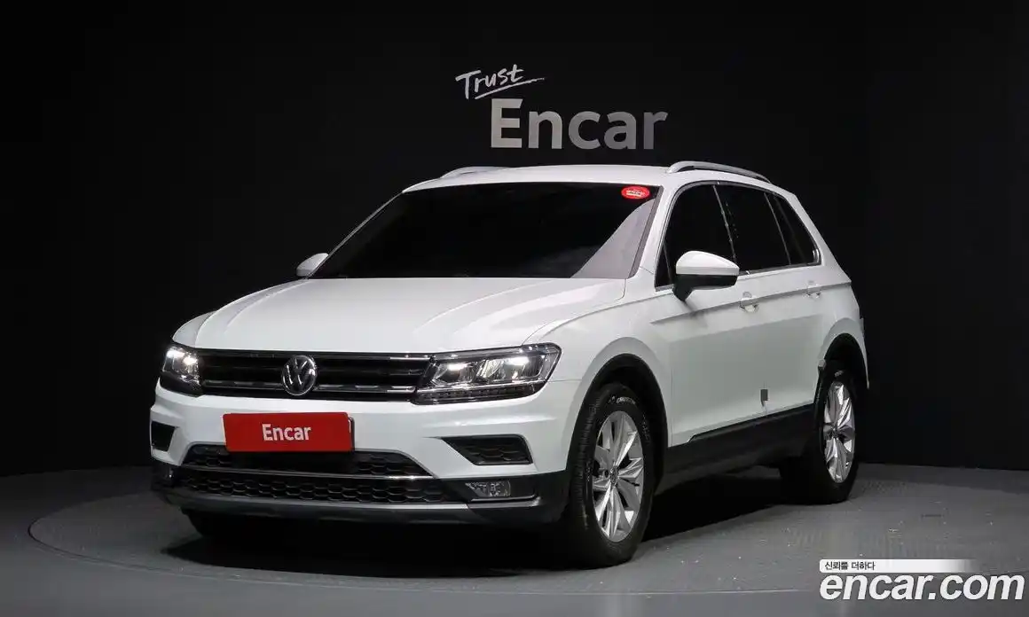 Volkswagen Tiguan 2018 2.0 Автомат в Москве № 215262, фото 8