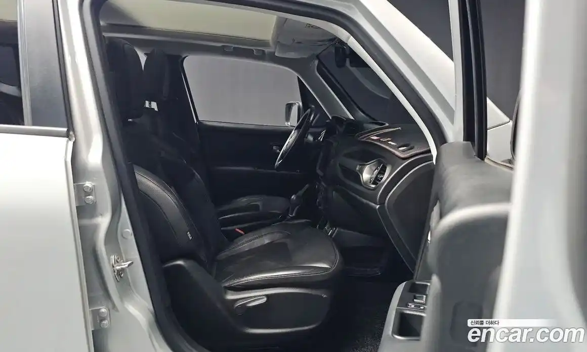 Jeep Renegade 2019 2.4 Автомат в Москве № 232710, фото 14