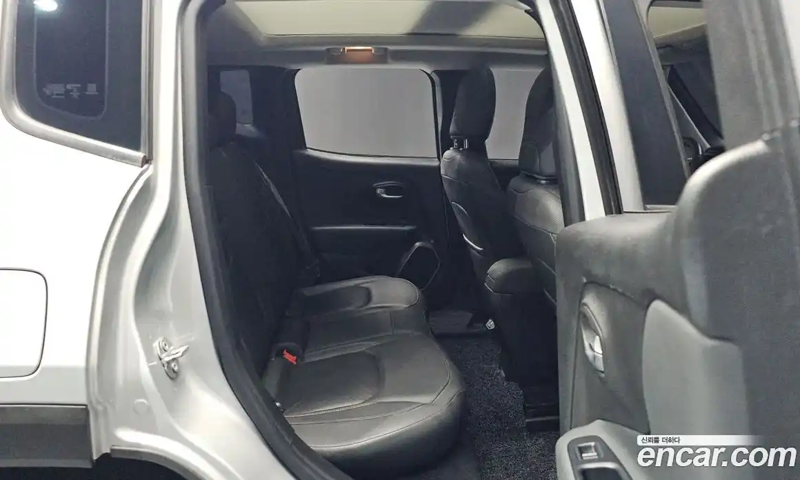 Jeep Renegade 2019 2.4 Автомат в Москве № 232710, фото 16