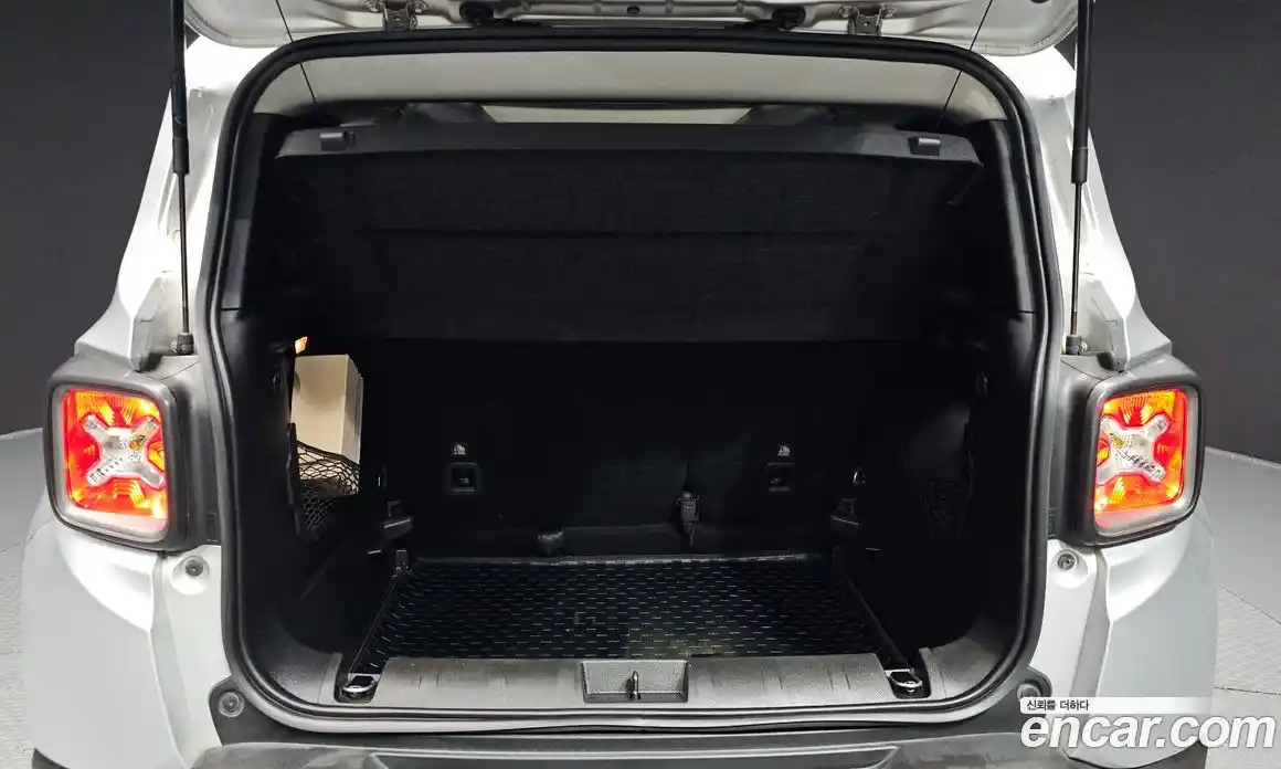 Jeep Renegade 2019 2.4 Автомат в Москве № 232710, фото 20