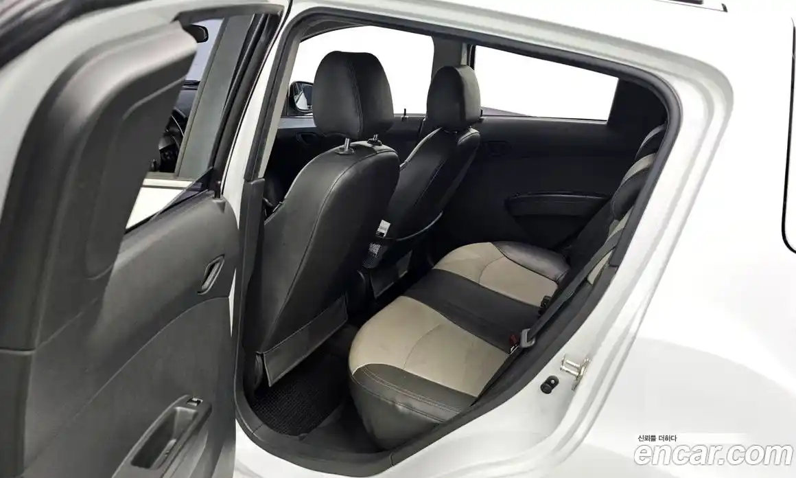 Chevrolet Spark 2012 1.0 Автомат в Москве № 263288, фото 3