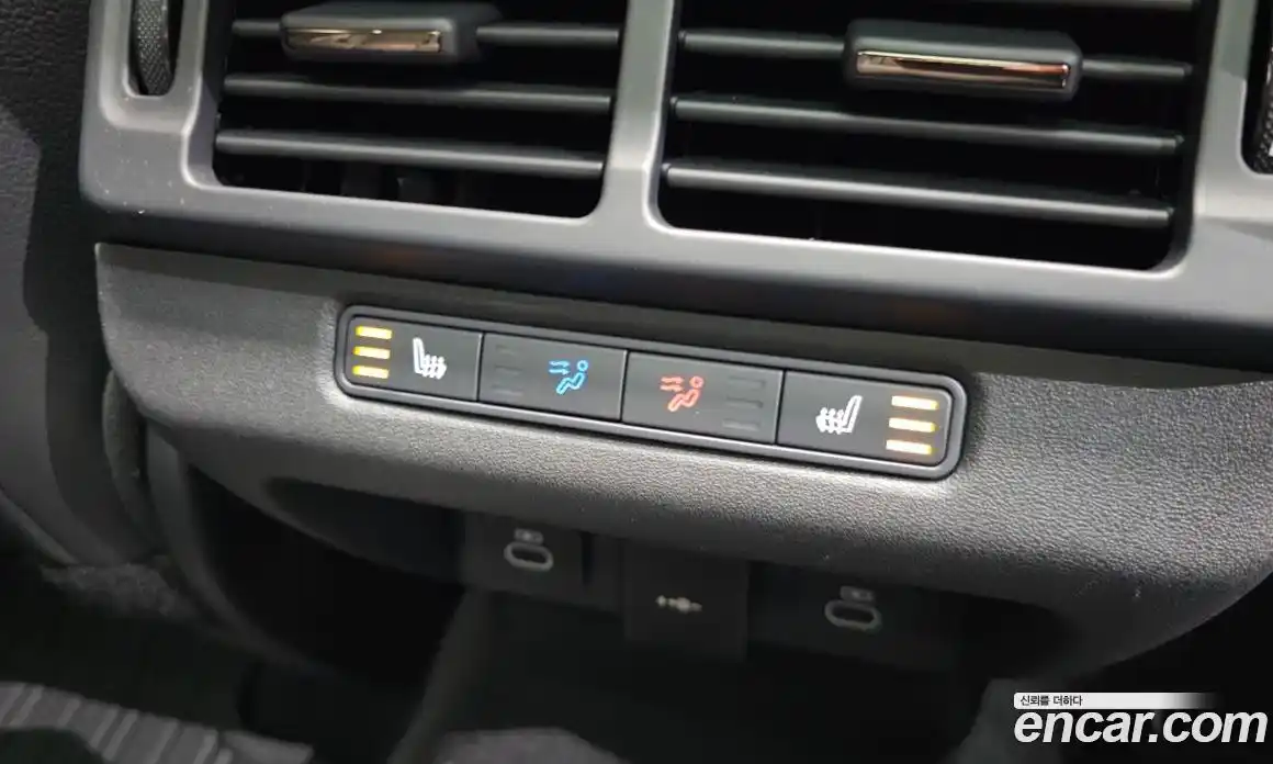 Land Rover Range-Rover Evoque 2025 2.0 Автомат в Москве № 327868, фото 8