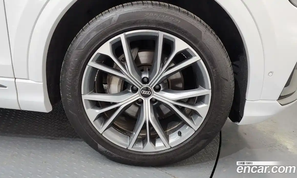 Audi Q8 2021 3.0 Автомат в Москве № 373149, фото 5