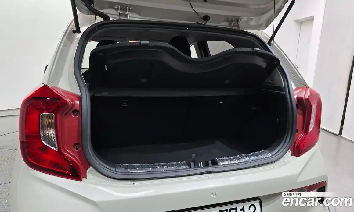 Kia Morning 2022 1.0 Автомат в Москве № 383592, фото 20