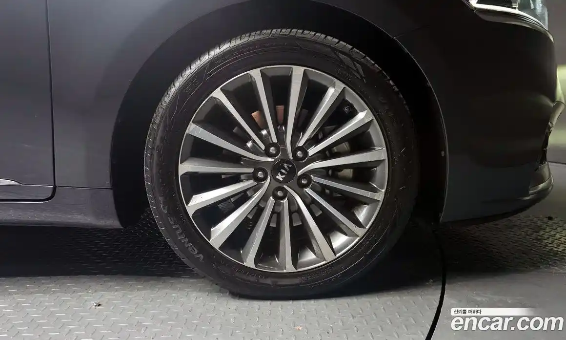 Kia K7 2017 2.4 Автомат в Москве № 385580, фото 5