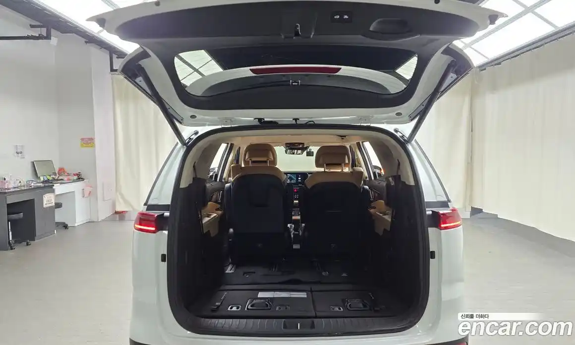 Kia Canival 2023 3.5 Автомат в Москве № 460018, фото 20