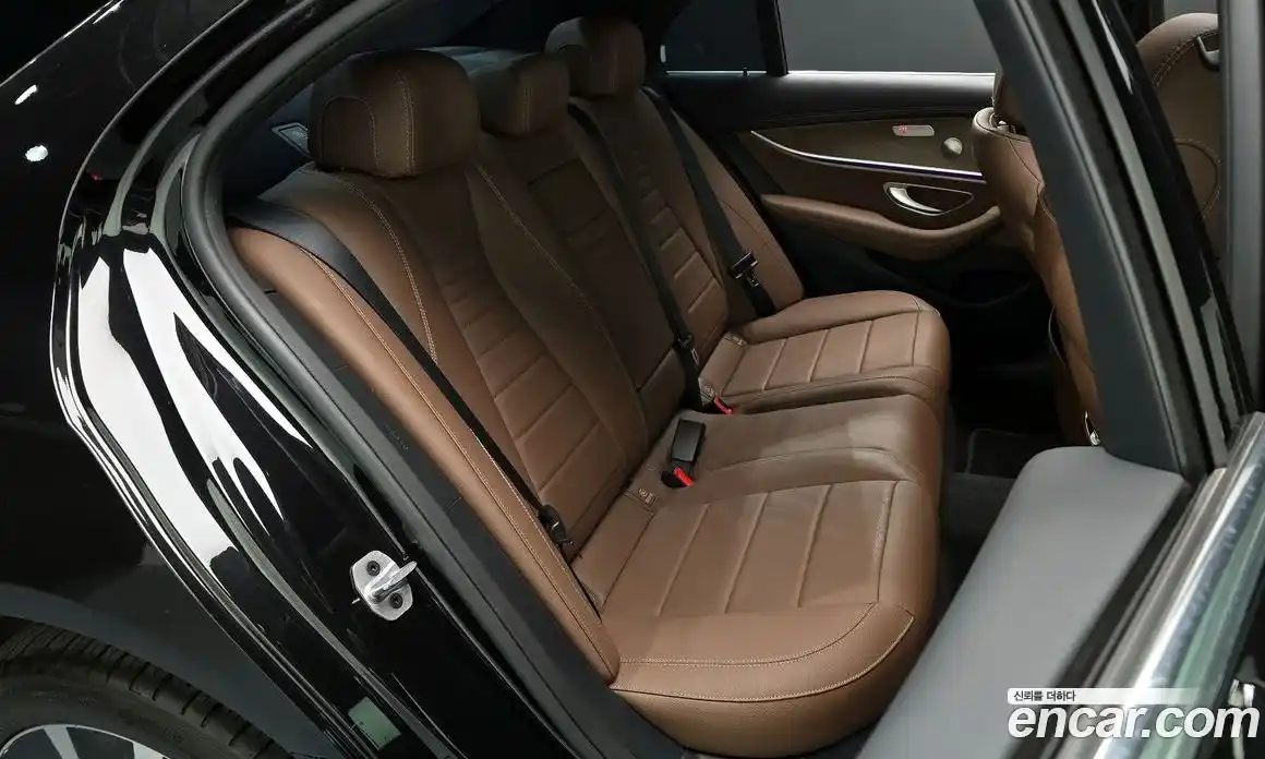 Mercedes-Benz E-Class 2021 2.0 Автомат в Москве № 467180, фото 12