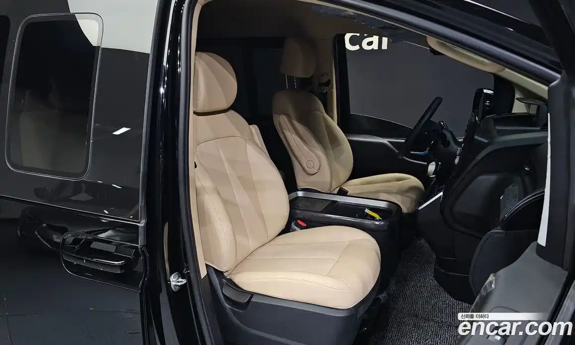 Hyundai Staria 2023 3.5 Автомат в Москве № 129999, фото 3