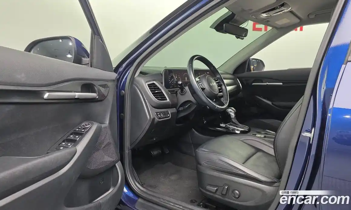 Kia Seltos 2023 2.0 Автомат в Москве № 133840, фото 15