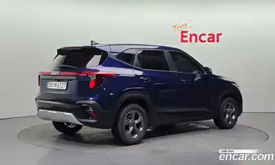 Kia Seltos 2023 2.0 Автомат в Москве № 133840, миниатюра 4