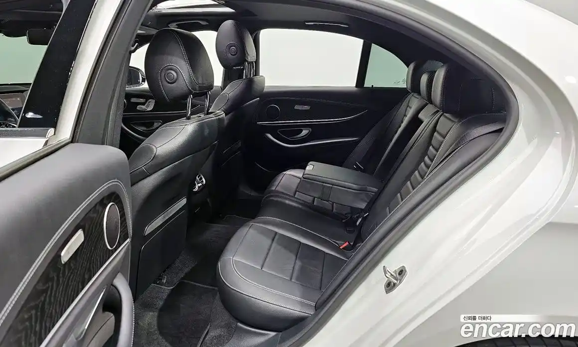 Mercedes-Benz E-Class 2023 2.0 Автомат в Москве № 141739, фото 12