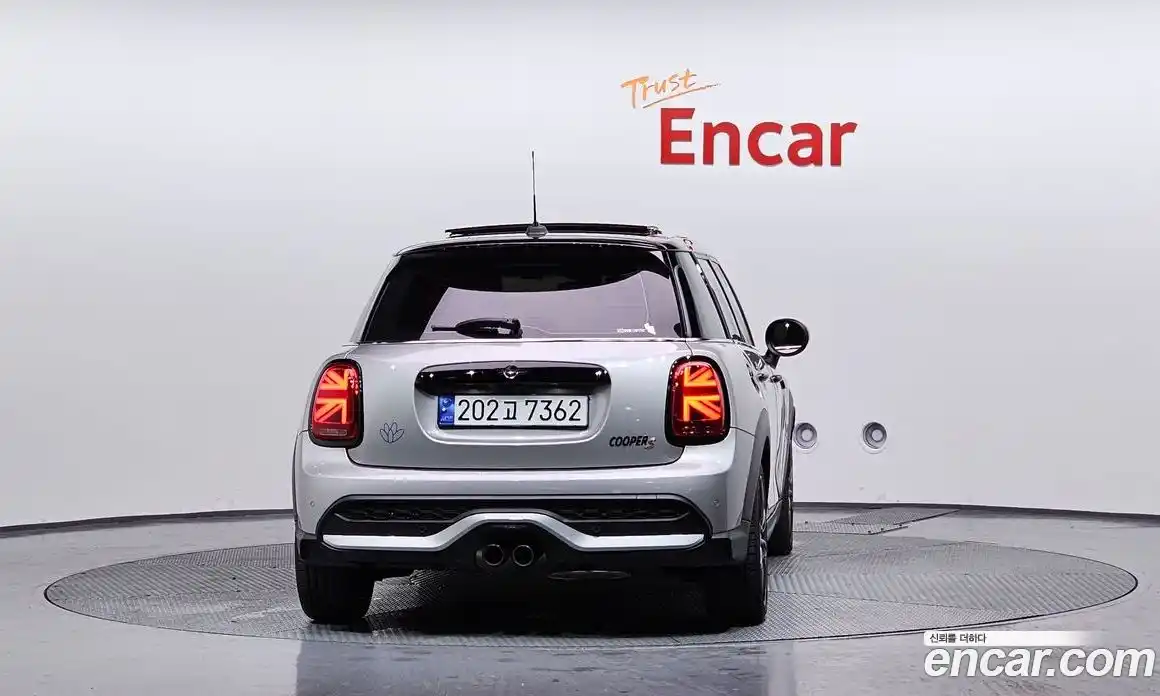 Mini Cooper 2024 2.0 Автомат в Москве № 144084, фото 14