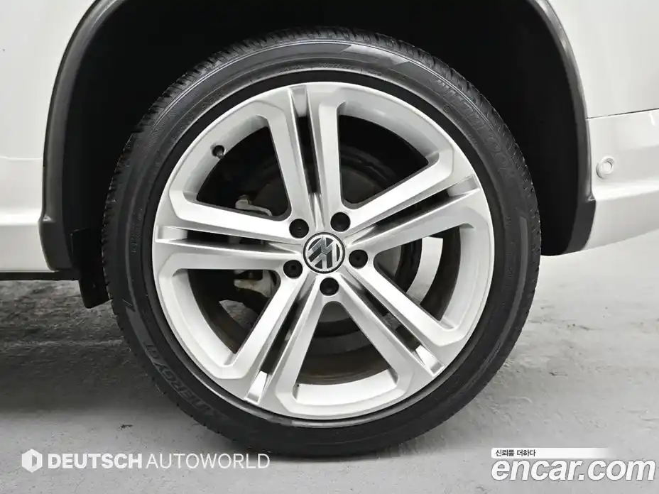 Volkswagen Tiguan 2013 2.0 Автомат в Москве № 146991, фото 5