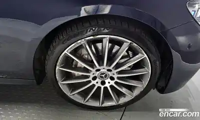 Mercedes-Benz E-Class 2021 2.0 Автомат в Москве № 150638, миниатюра 3