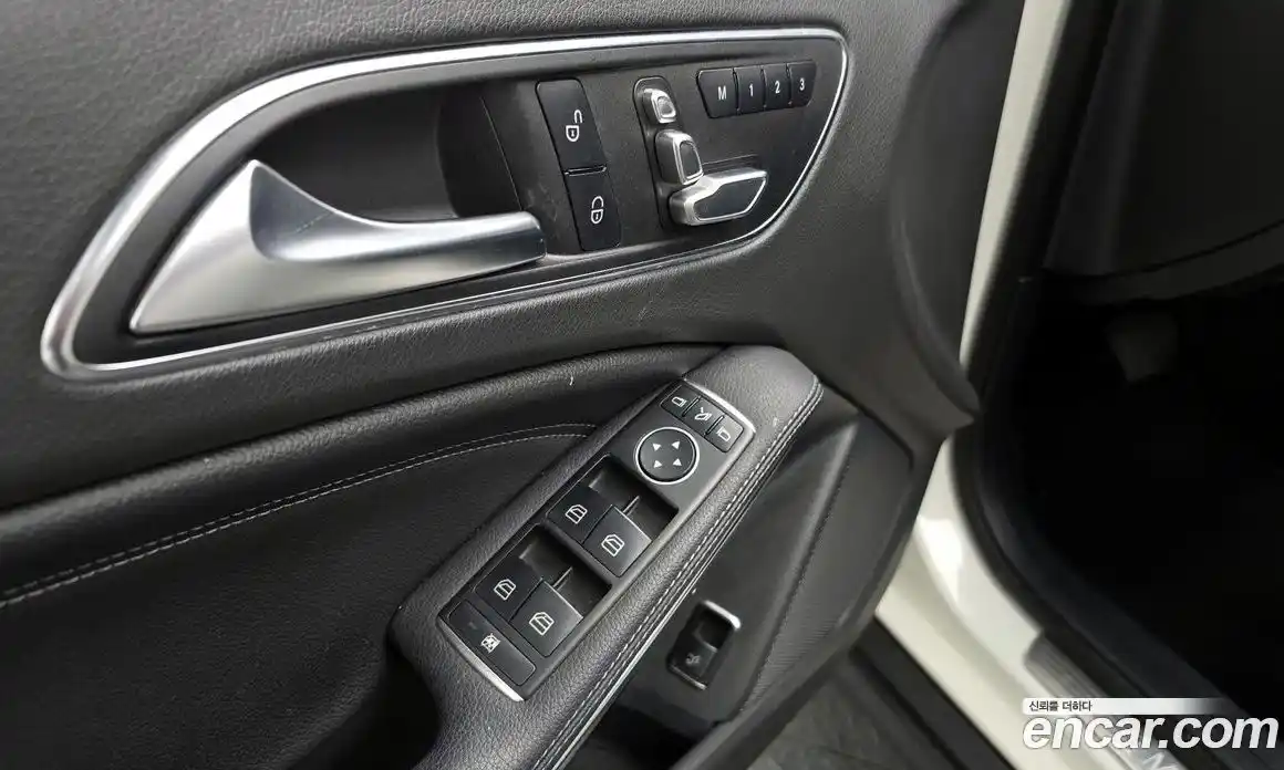 Mercedes-Benz GLA-Class 2018 2.0 Автомат в Москве № 161640, фото 11