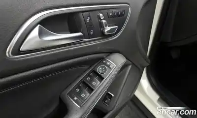 Mercedes-Benz GLA-Class 2018 2.0 Автомат в Москве № 161640, миниатюра 11