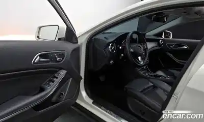Mercedes-Benz GLA-Class 2018 2.0 Автомат в Москве № 161640, миниатюра 12