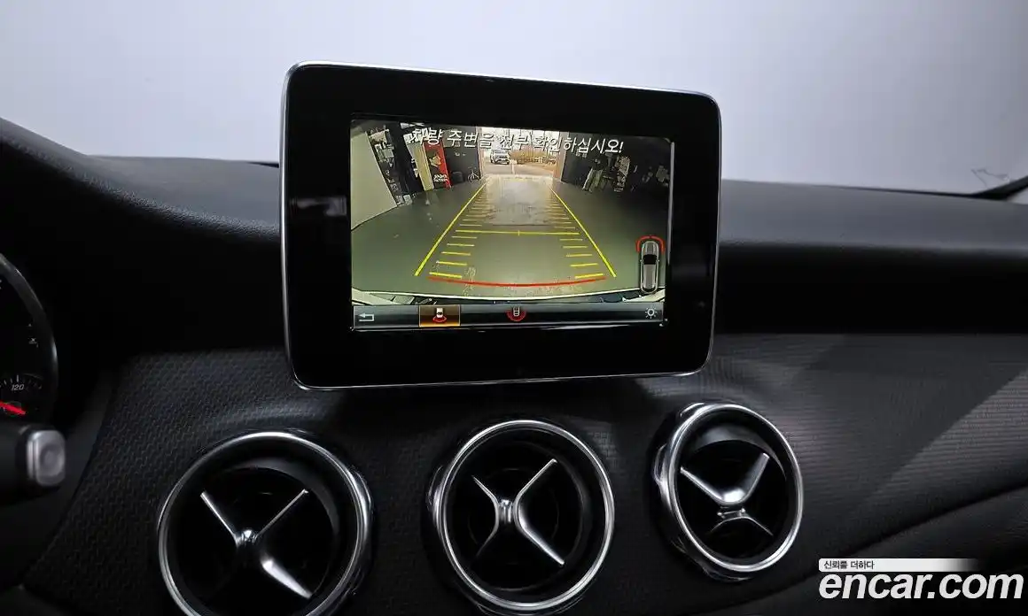 Mercedes-Benz GLA-Class 2018 2.0 Автомат в Москве № 161640, фото 13