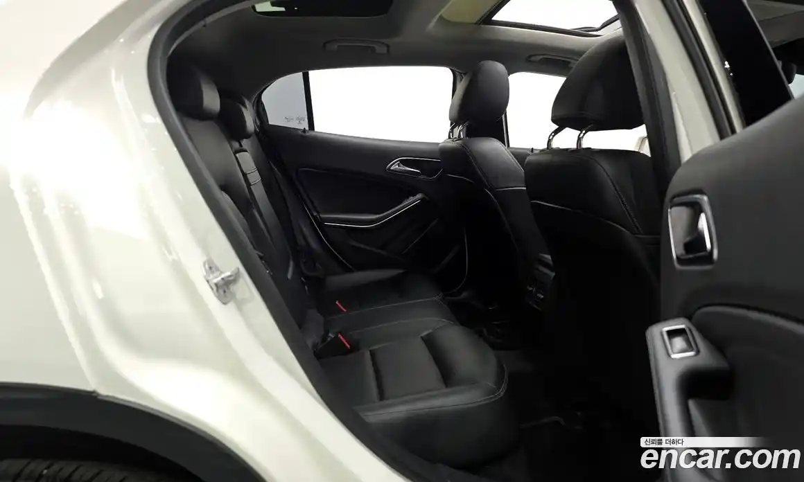 Mercedes-Benz GLA-Class 2018 2.0 Автомат в Москве № 161640, фото 14