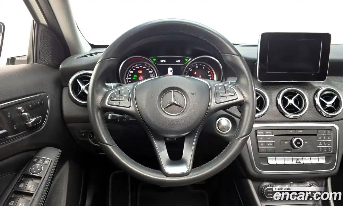 Mercedes-Benz GLA-Class 2018 2.0 Автомат в Москве № 161640, фото 15
