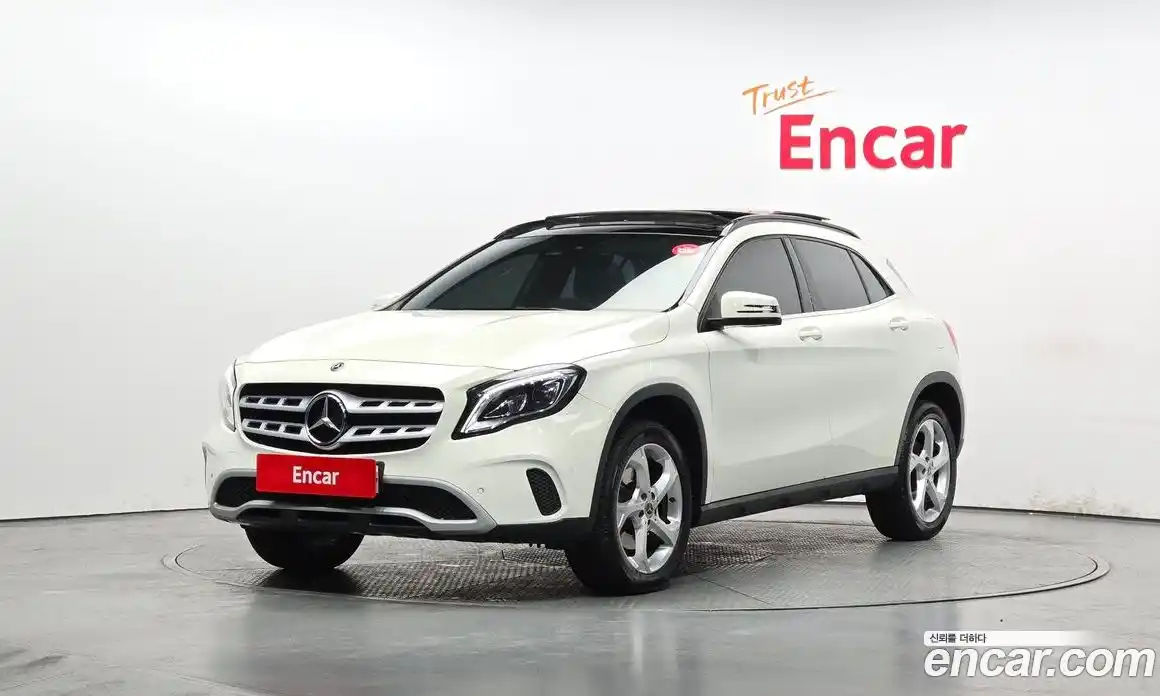 Mercedes-Benz GLA-Class 2018 2.0 Автомат в Москве № 161640, фото 16