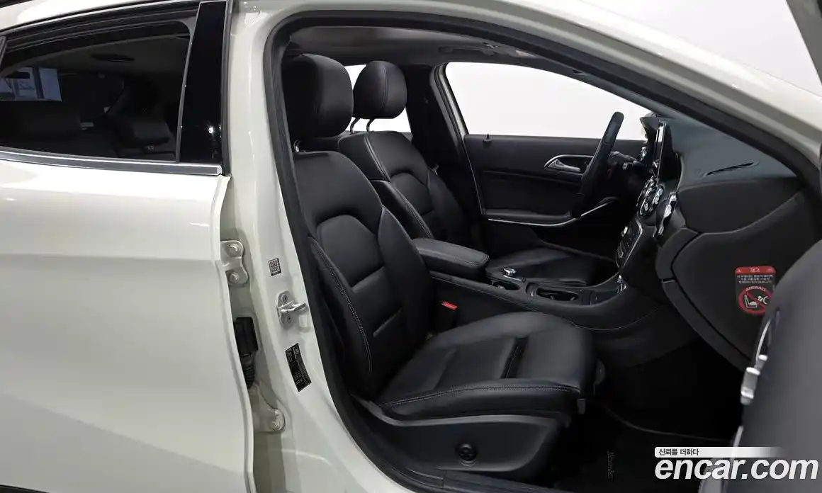 Mercedes-Benz GLA-Class 2018 2.0 Автомат в Москве № 161640, фото 18