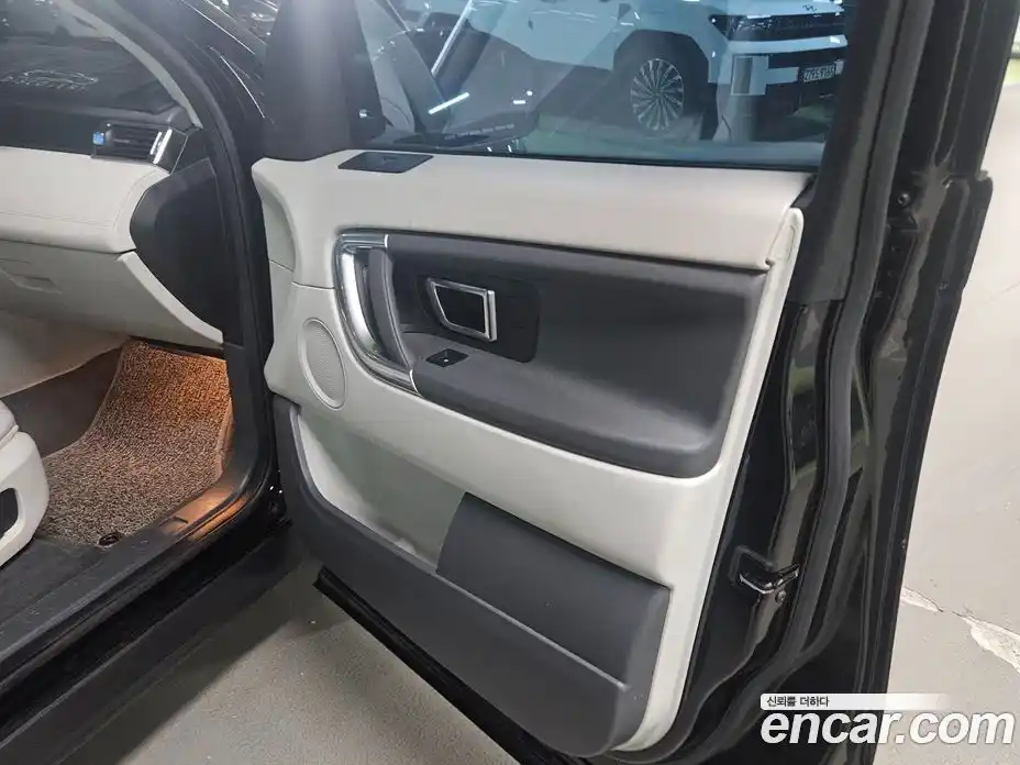 Land Rover Discovery Sport 2016 2.0 Автомат в Москве № 166326, фото 15