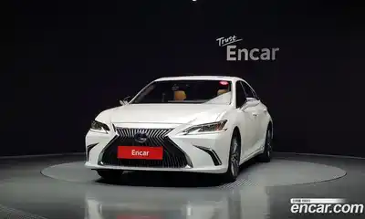 Lexus ES 2019 2.5 Автомат в Москве № 168132, миниатюра 2