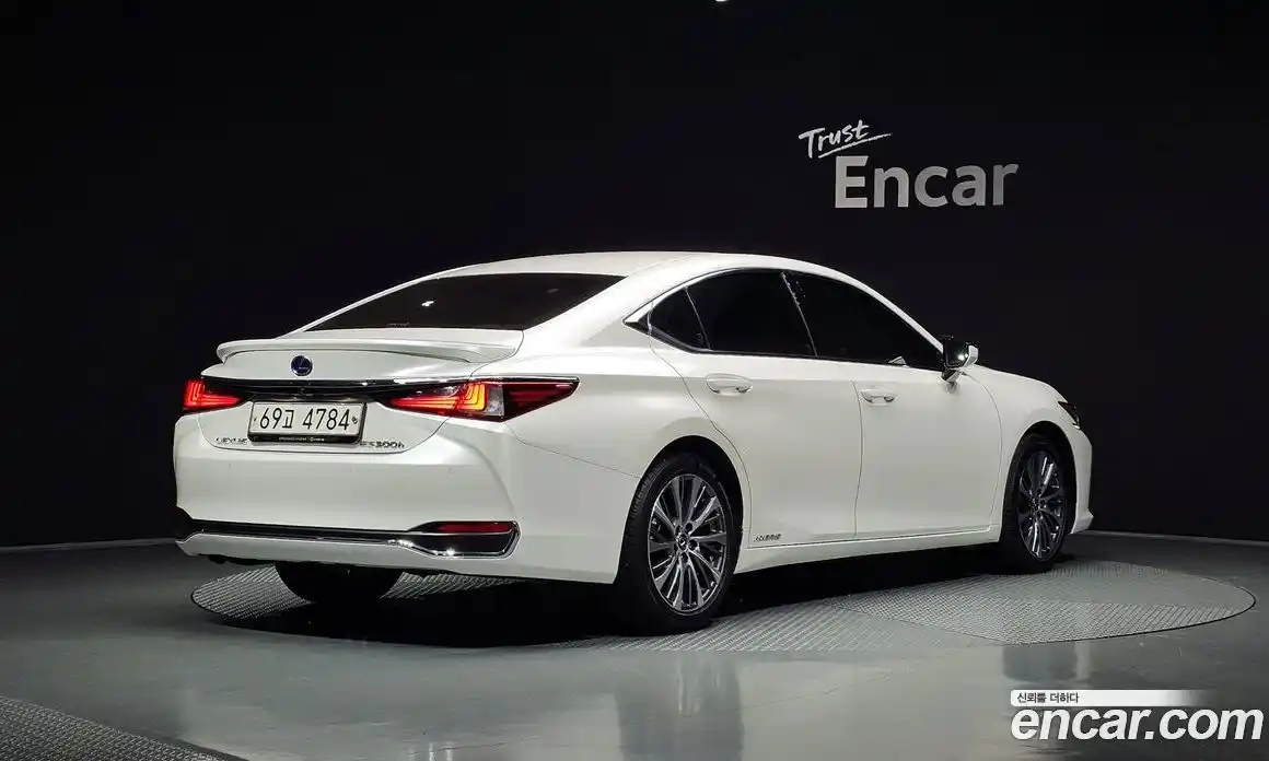 Lexus ES 2019 2.5 Автомат в Москве № 168132, фото 9