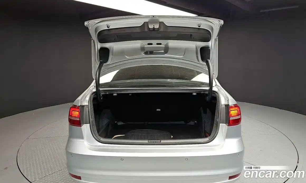 Volkswagen Jetta 2015 2.0 Автомат в Москве № 168920, фото 5