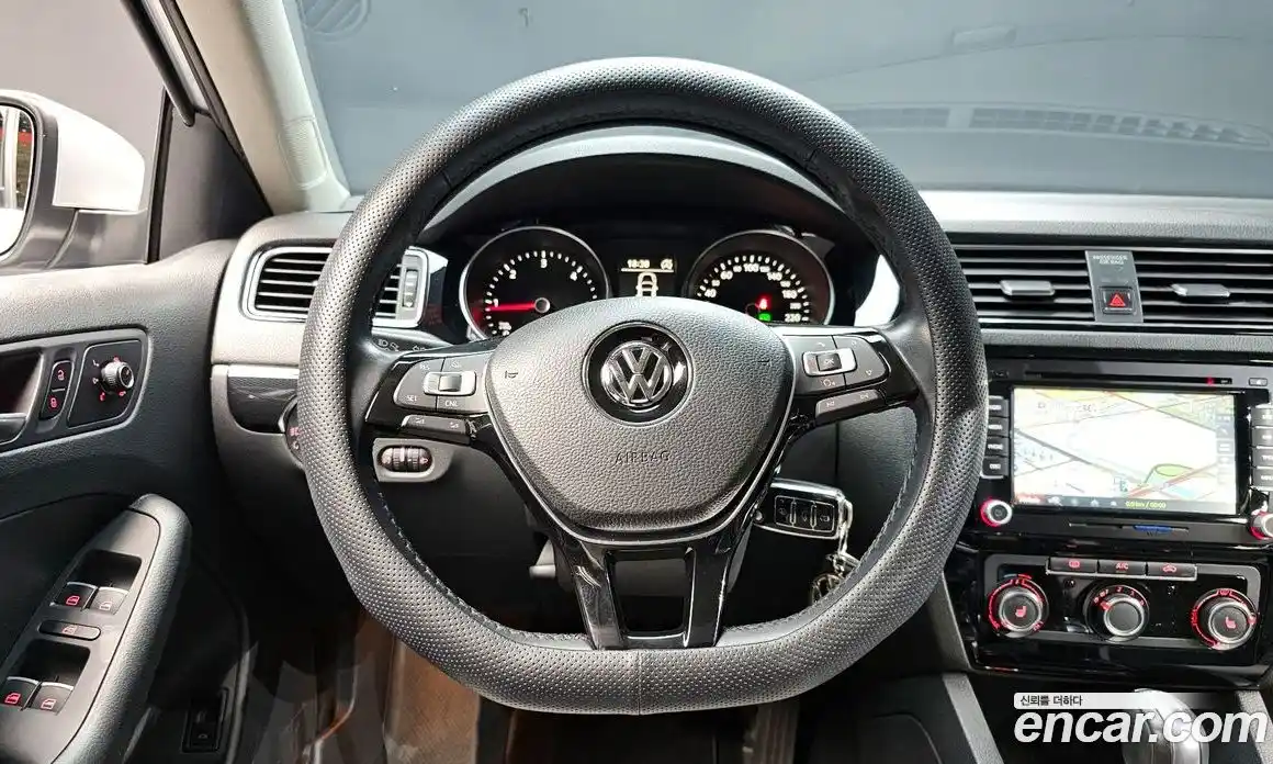 Volkswagen Jetta 2015 2.0 Автомат в Москве № 168920, фото 7