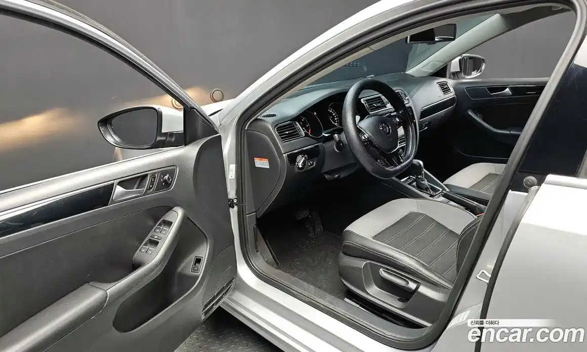 Volkswagen Jetta 2015 2.0 Автомат в Москве № 168920, фото 8