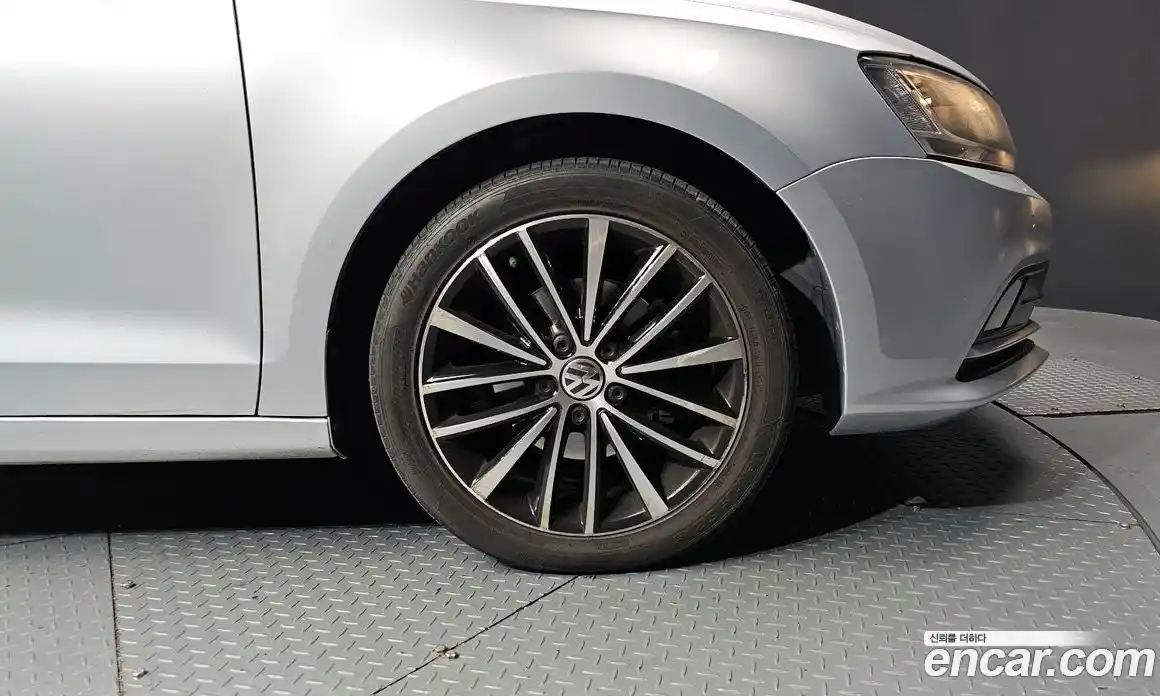 Volkswagen Jetta 2015 2.0 Автомат в Москве № 168920, фото 9