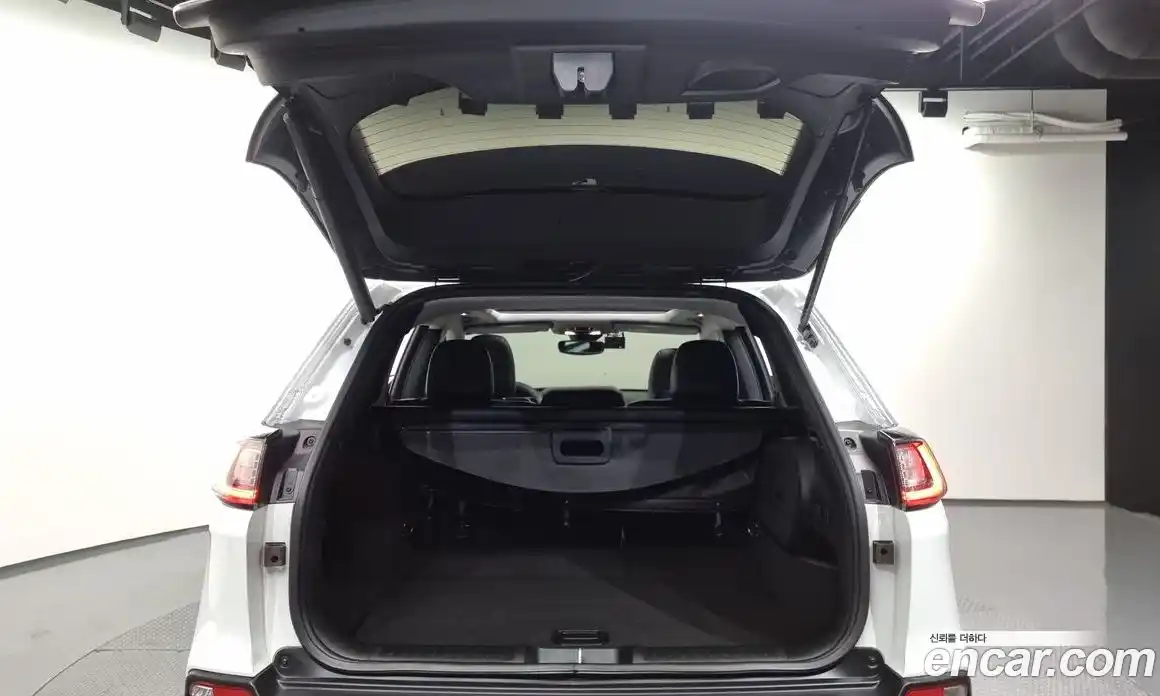 Jeep Cherokee 2022 2.4 Автомат в Москве № 169352, фото 20