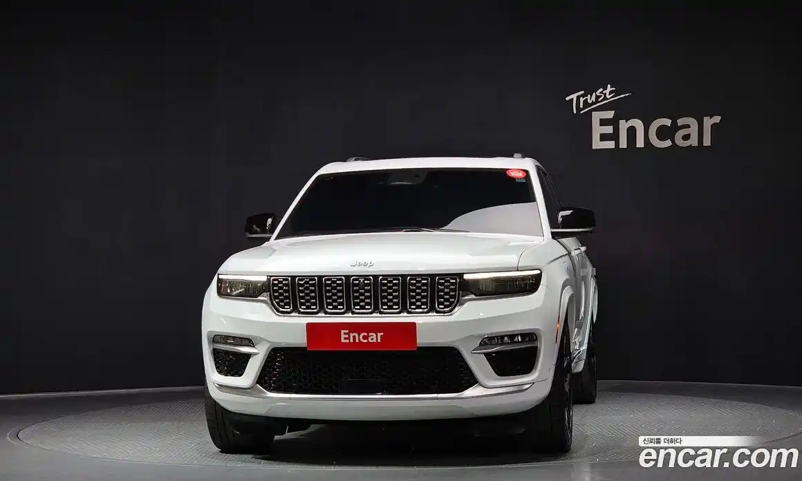 Jeep Cherokee 2023 2.0 Автомат в Москве № 169392, фото 3