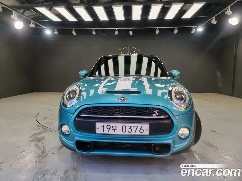 Mini Cooper Convertible 2017 2.0 Автомат в Москве № 188615, фото 1