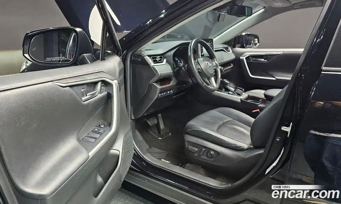 Toyota RAV4 2021 2.5 Автомат в Москве № 199653, фото 11