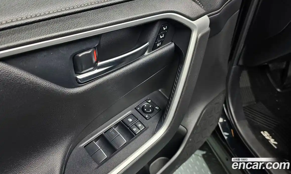 Toyota RAV4 2021 2.5 Автомат в Москве № 199653, фото 19