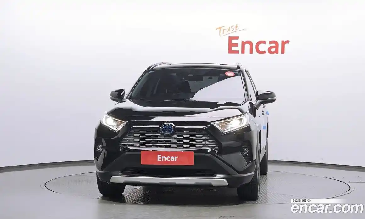 Toyota RAV4 2021 2.5 Автомат в Москве № 199653, фото 3