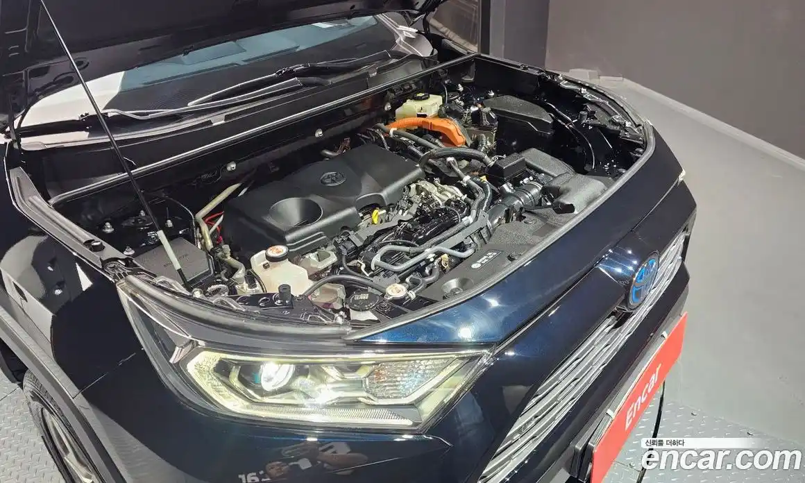 Toyota RAV4 2021 2.5 Автомат в Москве № 199653, фото 6