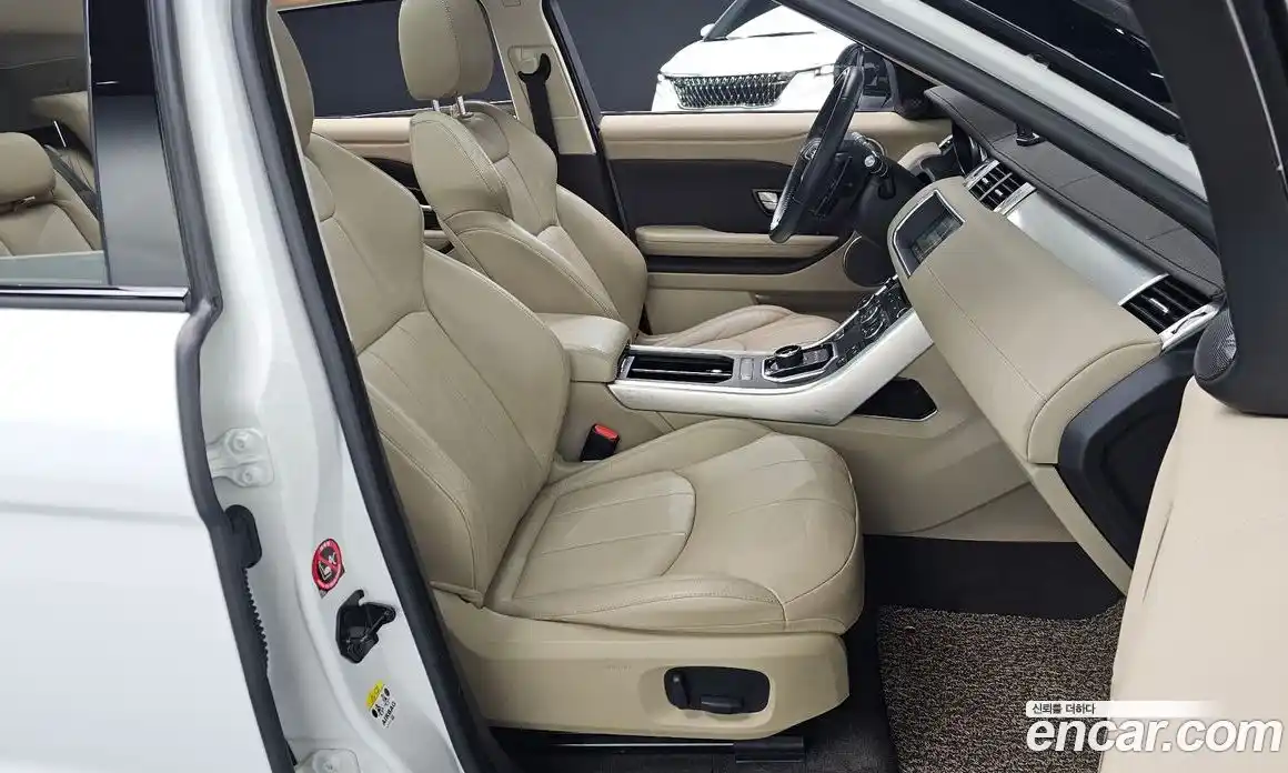 Land Rover Range-Rover Evoque 2018 2.0 Автомат в Москве № 213465, фото 1