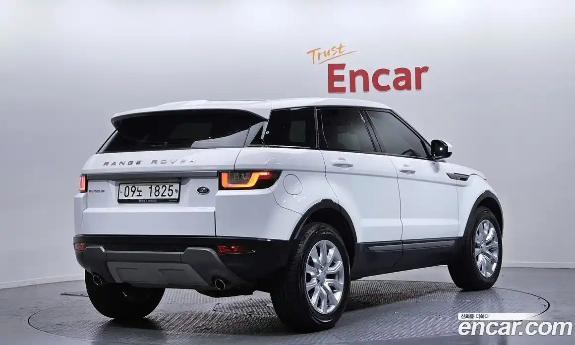 Land Rover Range-Rover Evoque 2018 2.0 Автомат в Москве № 213465, фото 2