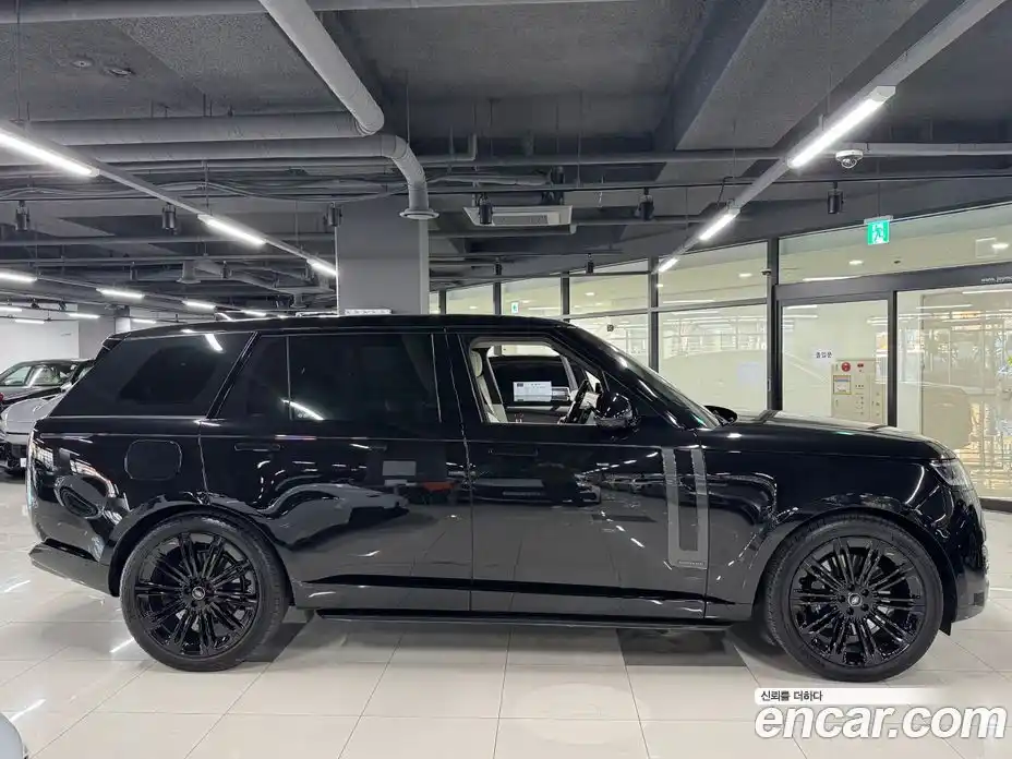 Land Rover Range-Rover 2025 4.4 Автомат в Москве № 213905, фото 2