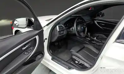BMW 3-Series 2018 2.0 Автомат в Москве № 228963, миниатюра 10