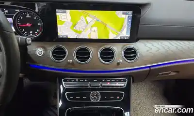 Mercedes-Benz E-Class 2020 1.9 Автомат в Москве № 229550, миниатюра 4