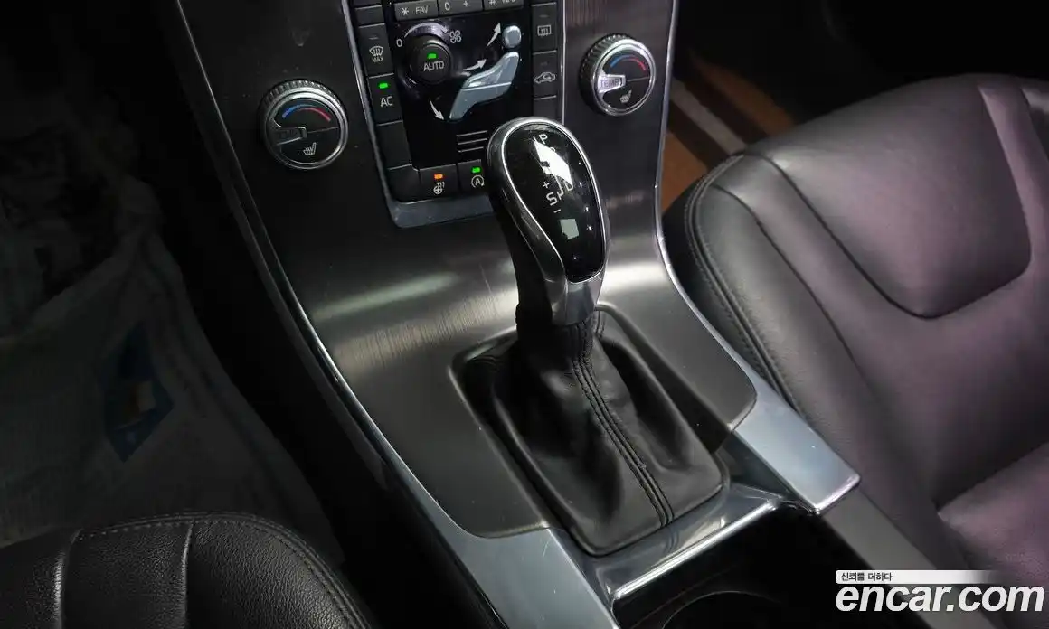 Volvo S60 2015 1.6 Автомат в Москве № 230642, фото 13