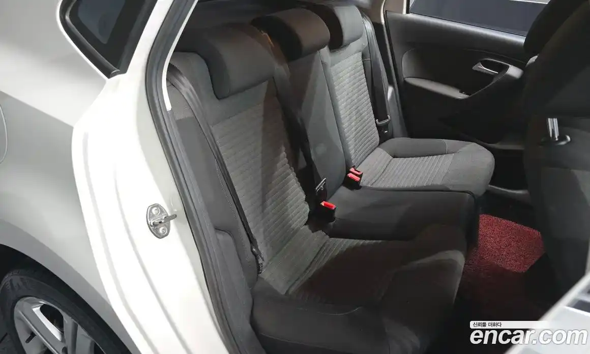 Volkswagen Polo 2014 1.6 Автомат в Москве № 232166, фото 4